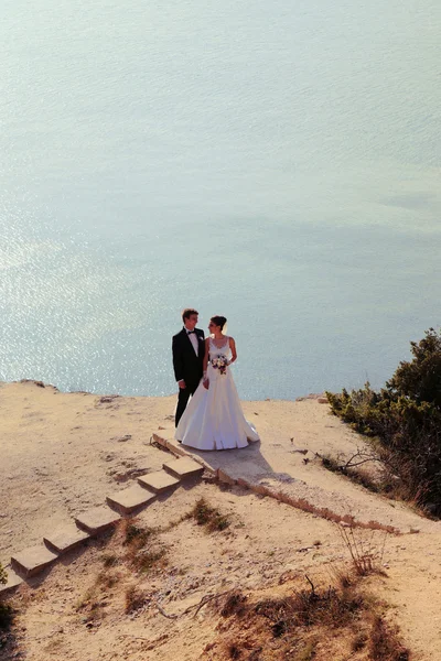 Belo casal no custo do mar — Fotografia de Stock